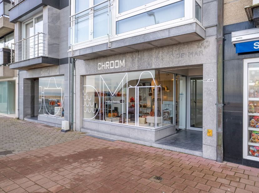 Op een uitermate gunstige locatie aan de Zeedijk van Knokke, grenzend aan Het Zoute, bieden we u dit handelsgelijkvloers aan. Het eigendom bestaat uit