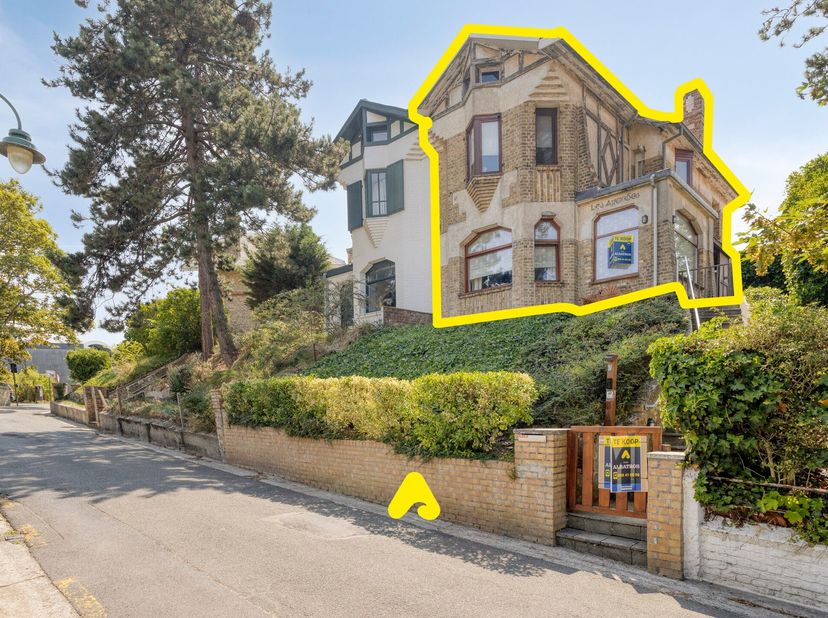 Uniek gelegen koppelwoning in de Dumontwijk van De Panne en dit op wandelafstand van het strand en de markt.<br />
<br />
Indeling van de woning:<br /