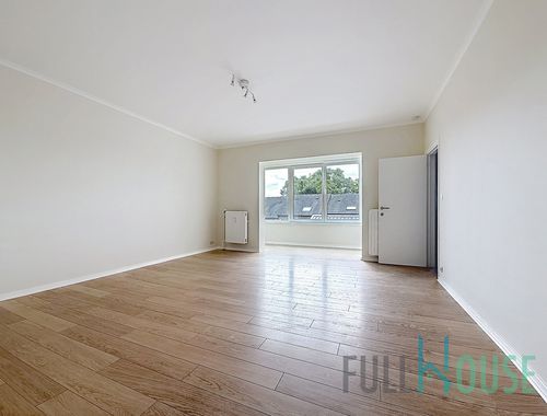                                         Appartement te huur in Ukkel, € 1.250
