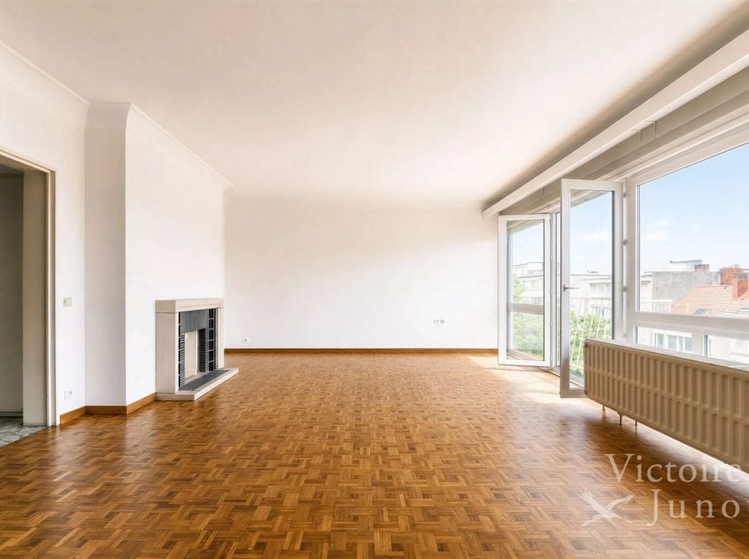Ideaal gelegen in een rustige en bomenrijke straat in de gewilde wijk van de Zeven Bonniers, beschikt dit prettige appartement over een bevoorrechte l