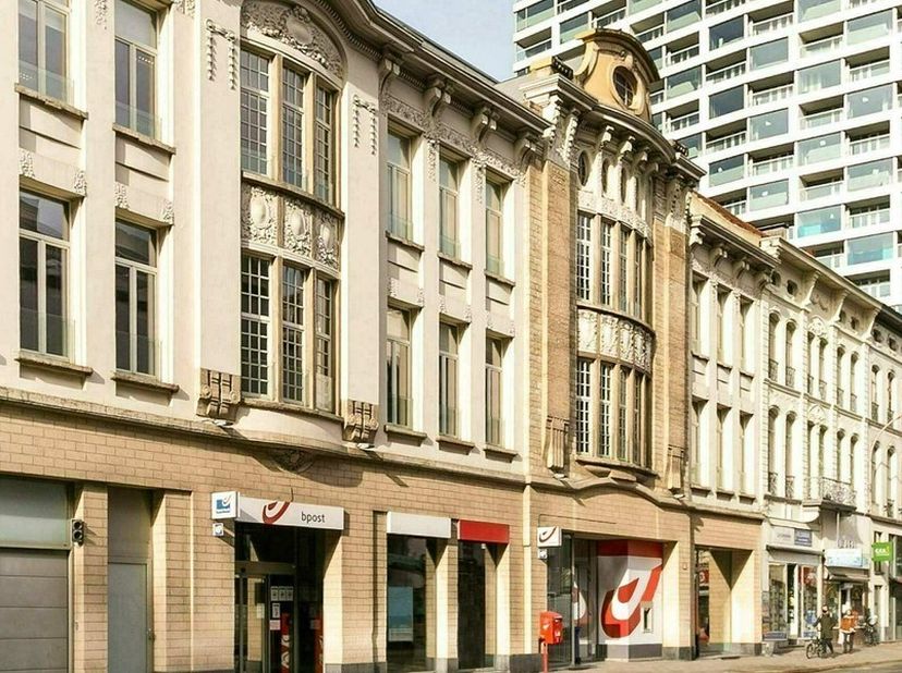 125m² instapklare gerenoveerde kantoren <br />
Ligging: station Antwerpen-Centraal en het stadspark op wandelafstand<br />
<br />
Specificaties: pvc s