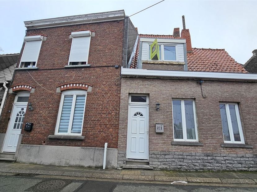 SOUS OPTION - PLUS DE VISTE - Prix: Offre à partir de 160.000 euros, frais d'agence non inclus et à charge de l'acquéreur. <br />
Bon investissement d