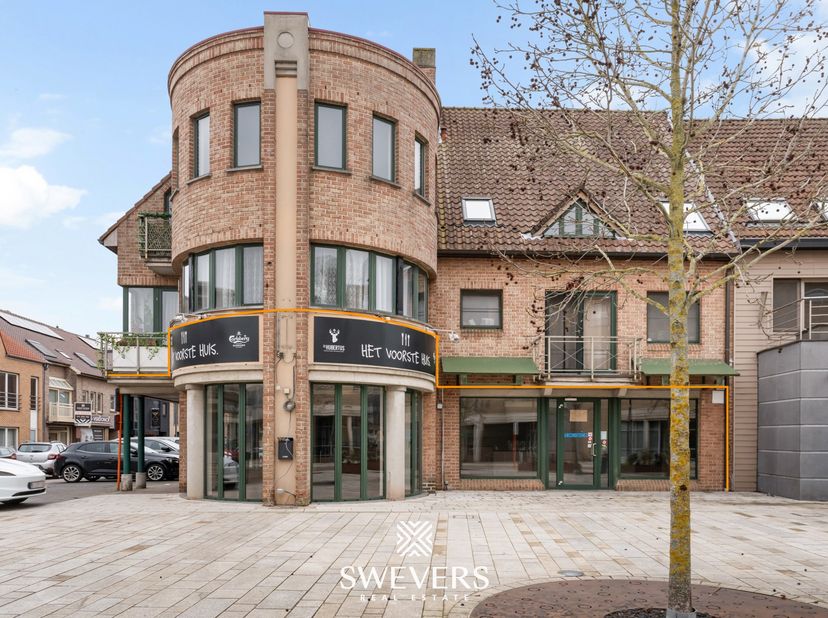 Voor meer info en foto’s, surf naar www.swevers.be – Dit handelspand in het bruisende Beringen biedt een sterke commerciële opportuniteit op een goed