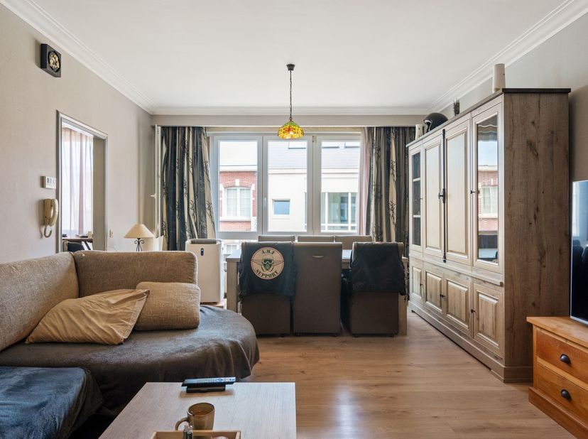 Appartement à rénover comprenant 2 chambres et une terrasse, situé dans le centre de Herentals<br />
Cet appartement se trouve au deuxième étage d'une