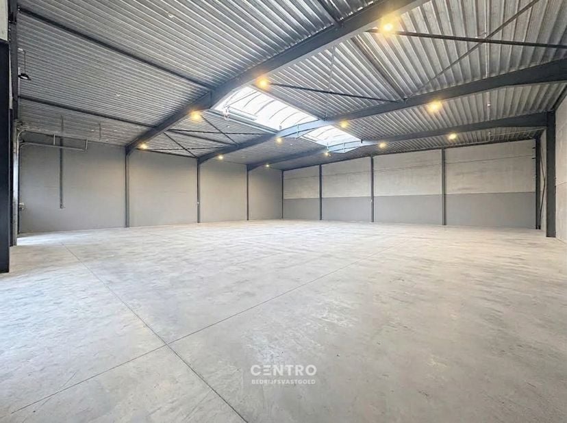 Bedrijfsvastgoed te huur in Zwartegatstraat 82,
                    8020 Oostkamp