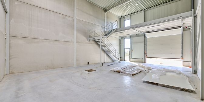Bedrijfsvastgoed te koop in Kompellaan, 3600 Genk