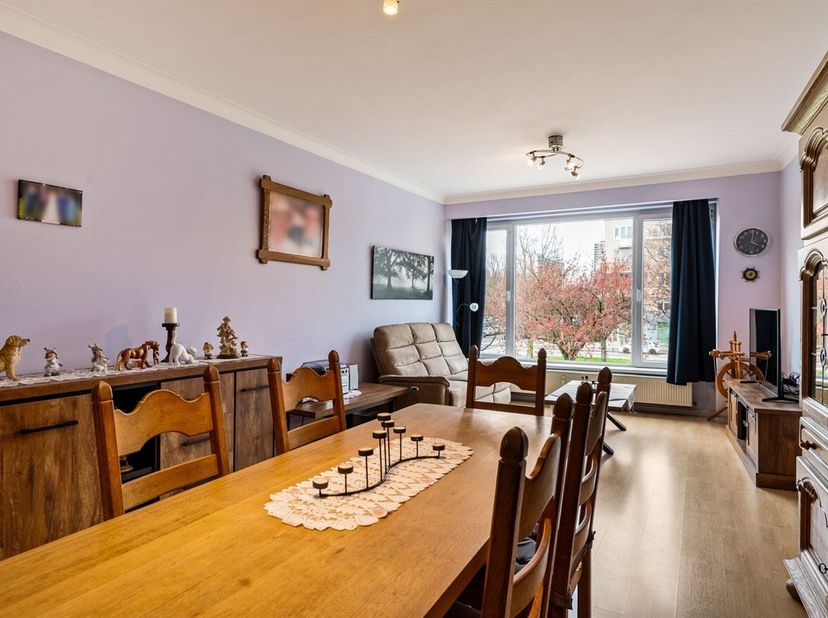 Ruim instapklaar 2-slaapkamerappartement<br />
 Ligging: Ontdek dit uitnodigend appartement op Linkeroever, met het Galgenweel op wandelafstand en vla