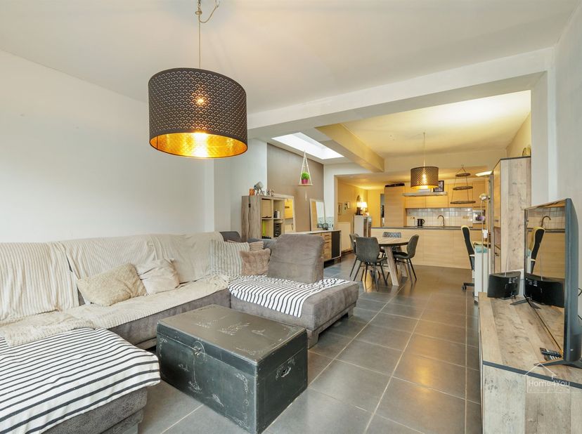 Bienvenue dans cette maison familiale spacieuse et bien agencée, située à Boom. <br />
<br />
La maison combine 4 chambres avec un espace de vie lum