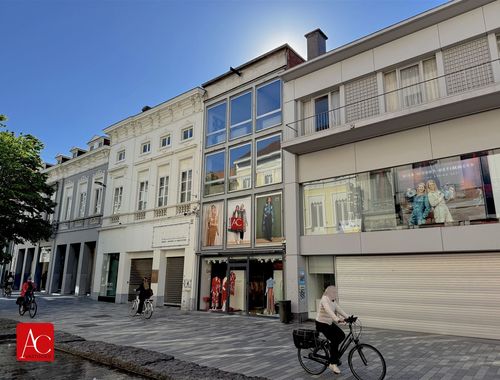                                         Bien commercial avec habitation à vendre à Sint-Niklaas, € 395.000
