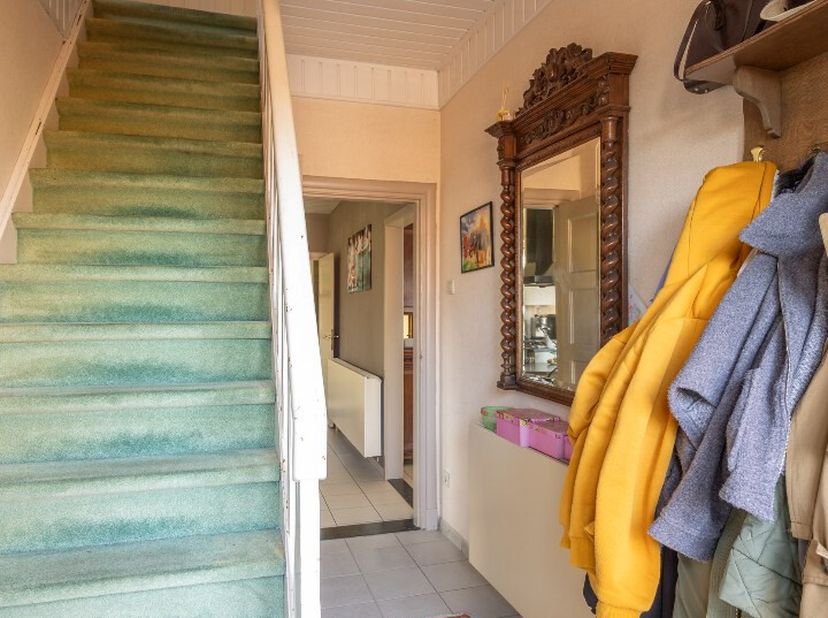 Ruime instapklare woning te koop in Hamont-Achel!<br />
Deze ruime woning, verbouwd in 1992 beschikt over 191m² woonoppervlakte. De woning werd vervol