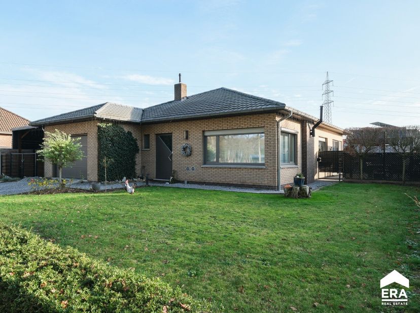 À vendre : maison individuelle située au calme à Oudsbergen, entourée de verdure et de zones boisées.Cette maison de plain-pied (construction 1986) of