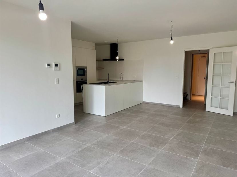 Prachtig gelijkvloers appartement met 2 slaapkamers, autostaanplaats en ruime tuin op toplocatie!<br />
Ligging<br />
Dit energiezuinige BEN-apparteme