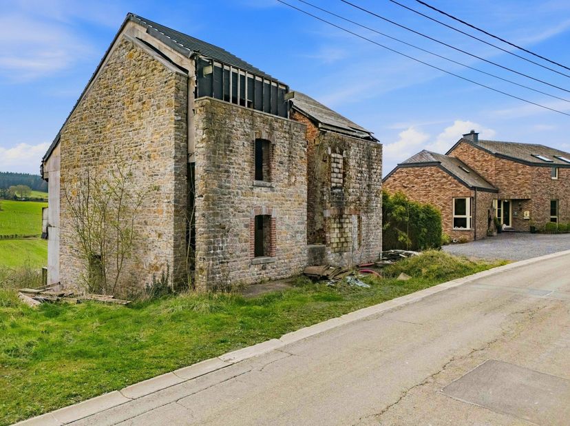 EASYHOME Immobilier vous propose ce bien assez unique sur le marché ! <br />
Situé à Verdenne, dans un environnement calme mais à seulement 6 minutes