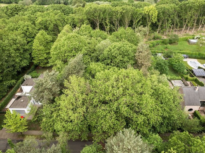 Bouwgrond voor open bebouwing op 1.408m²<br />
Deze bouwgrond van 1.408m2 met een perceelsbreedte van 20m en diepte van 67m is geschikt voor het bouwe