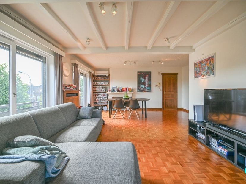 Rustig gelegen appartement met twee slaapkamers op wandelafstand van verscheidene handelszaken, natuurreservaat 'De Zavelput' en Vrije-en de Stedelijk