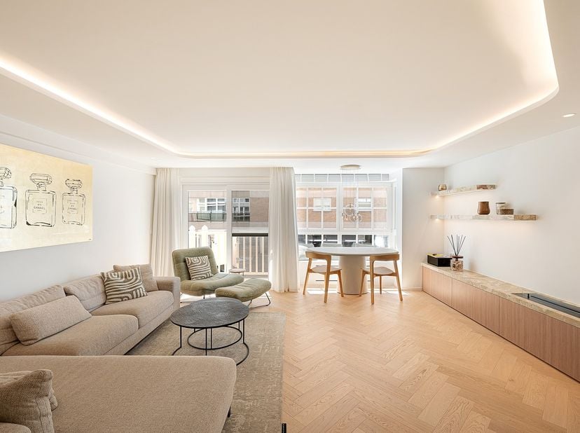 Gerenoveerd 3 slaapkamerappartement met zijdelings zeezicht.&amp;nbsp;Op een toplocatie vlak bij de zee bevindt zich dit volledig gerenoveerde appartement