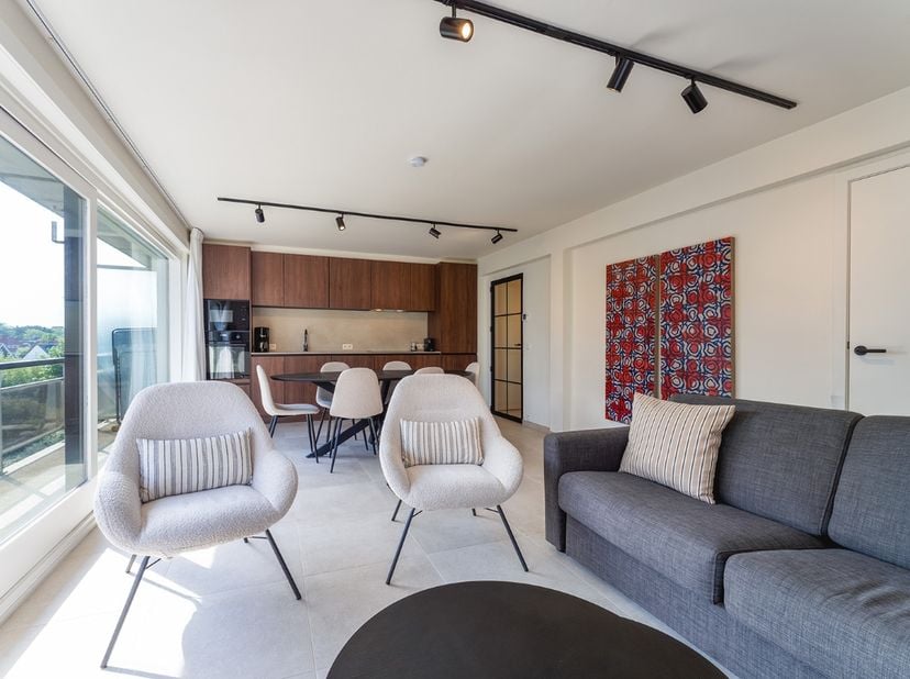 Dit kwalitatief gerenoveerde appartement bevindt zich op de derde verdieping van residentie “Reserve 1”. Op amper 200 meter van de dijk geniet u hier