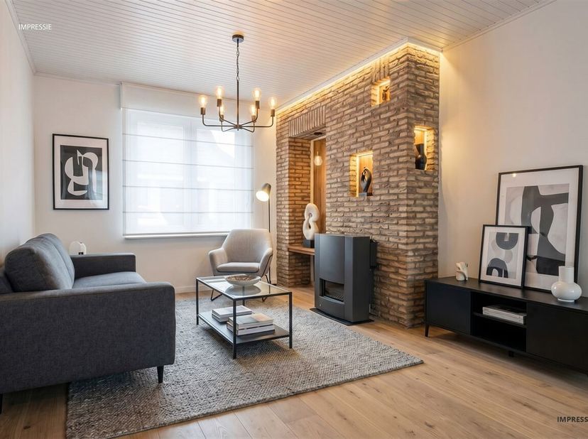 Charmante, goed onderhouden gezinswoning vlakbij een speelpleintje <br />
OMGEVING<br />
In de rustige Linnaeusstraat is het aangenaam wonen, de straa