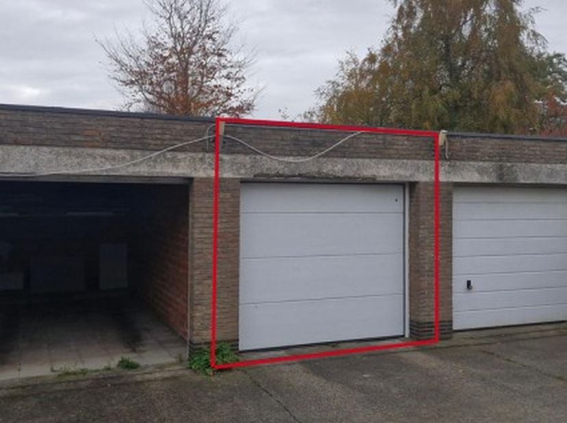 GARAGE en location, avec possibilité d'achat en même temps qu'un appartement. <br />
<br />
L'acte de base et les informations syndicales sont disponi