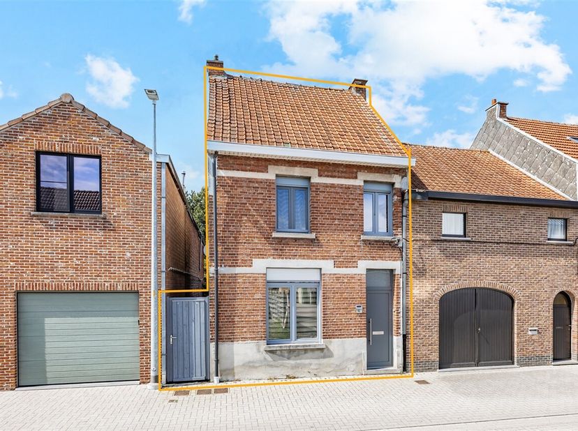 BEZOEKDAG, enkel op afspraak.<br />
Bent u op zoek naar een instapklare gezinswoning op een centrale locatie in Hamme? Deze halfopen bebouwing biedt e