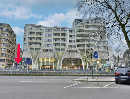                                         Commerce à vendre à Ixelles, € 335.000
