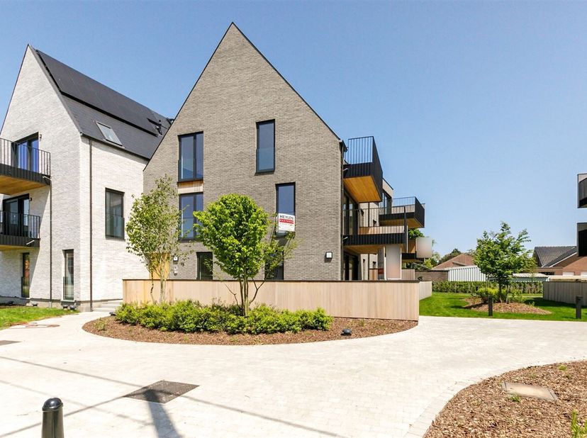 Bel appartement neuf de 2 chambres avec terrasse à Pulle<br />
Description de l'appartement :<br />
L'appartement est situé au premier étage et est ac