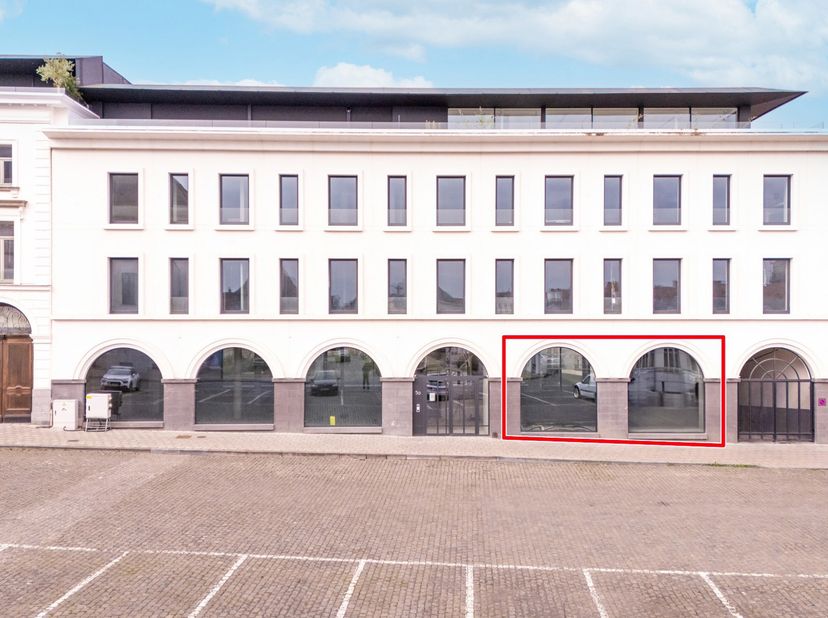 Lagence immobilière Leclercq vous présente cette fabuleuse surface polyvalente de 184 m² au cur dun quartier très prisé de la ville de Tournai Â La Pl