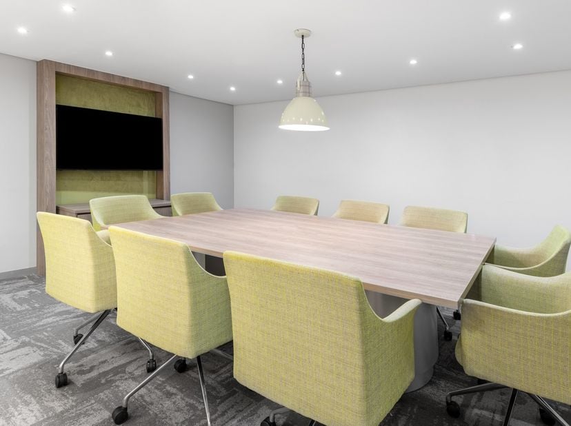 Volledige toegang tot professionele kantoorruimte voor 10 werknemers in Regus Central Station<br />
<br />
Dit aanbod omvat een eigen kantoorruimte me