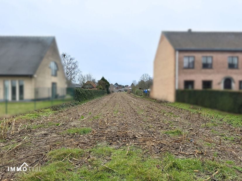 Deze gunstig gelegen bouwgrond in Erpe-Mere biedt een uitstekende opportuniteit om jouw droomwoning te realiseren. <br />
Het perceel heeft een totale