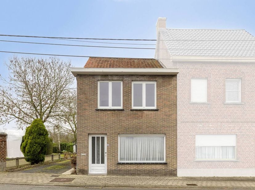Vous recherchez une maison que vous pouvez entièrement rénover ou rafraîchir selon vos goûts ? Avec une base solide et un aménagement pratique, c'est