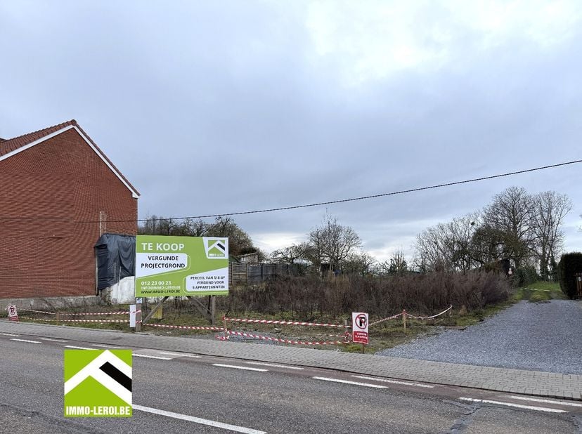 Bekijk deze eigendom rechtstreeks op de site van Immo Leroi: https://www.immo-leroi.be/pand/kopen-grond-tongeren/7463860.<br />
Dit bouwperceel is gel