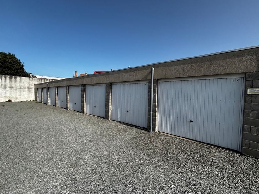 Garage te koop in Pycke de ten Aerdelaan 63-65,
                    8400 Oostende