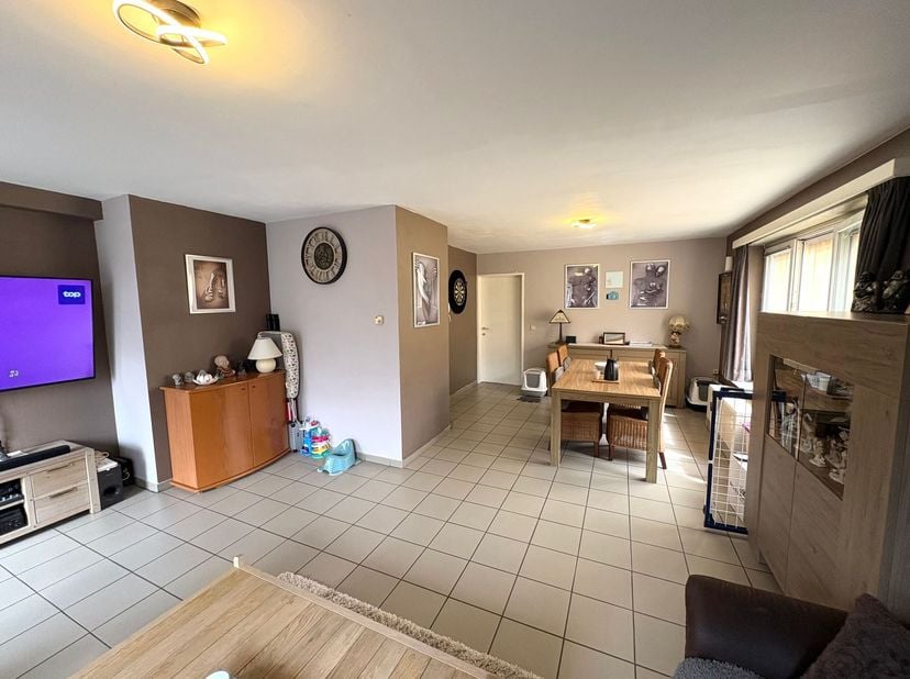 Appartement de 2 chambres avec garage <br />
<br />
Situation :<br />
L'appartement est situé à proximité du centre de Sint-Job-in-'t-Goor (Brecht). <
