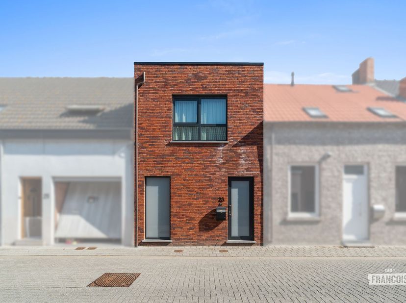 Rue Veldstraat 23 à Watervliet se trouve cette maison récente de 2020, où confort de vie contemporain, finition de qualité et excellente performance é