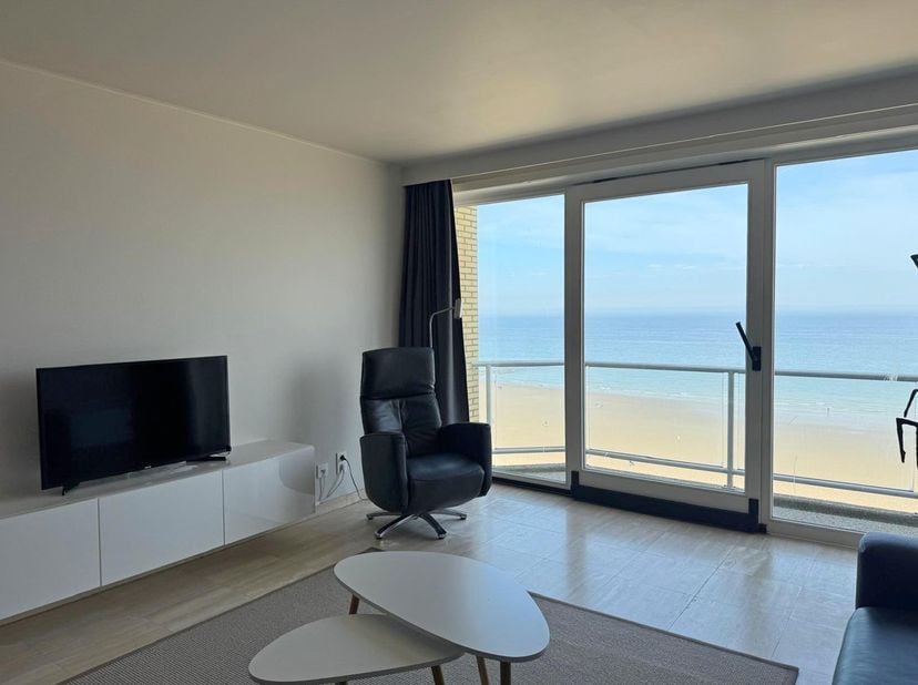 In een verzorgd en kwalitatief gebouw uit 2004 bevindt zich deze prachtige duplex penthouse, waar ruimte, licht en privacy centraal staan.<br />
<br /