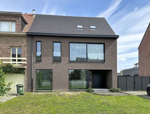                                         Handelsgelijkvloers te huur in Aartselaar, € 1.250
