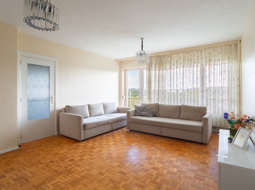 Dit aangename appartement bevindt zich op Linkeroever, waar wonen in een rustige en groene omgeving perfect samengaat met een goede bereikbaarheid van