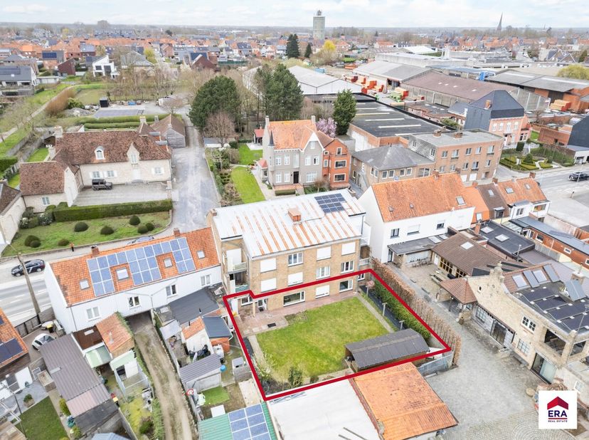 À vendre : appartement exceptionnellement spacieux à Tielt, situé Kasteelstraat, dans un quartier central proche des écoles, transports en commun, par