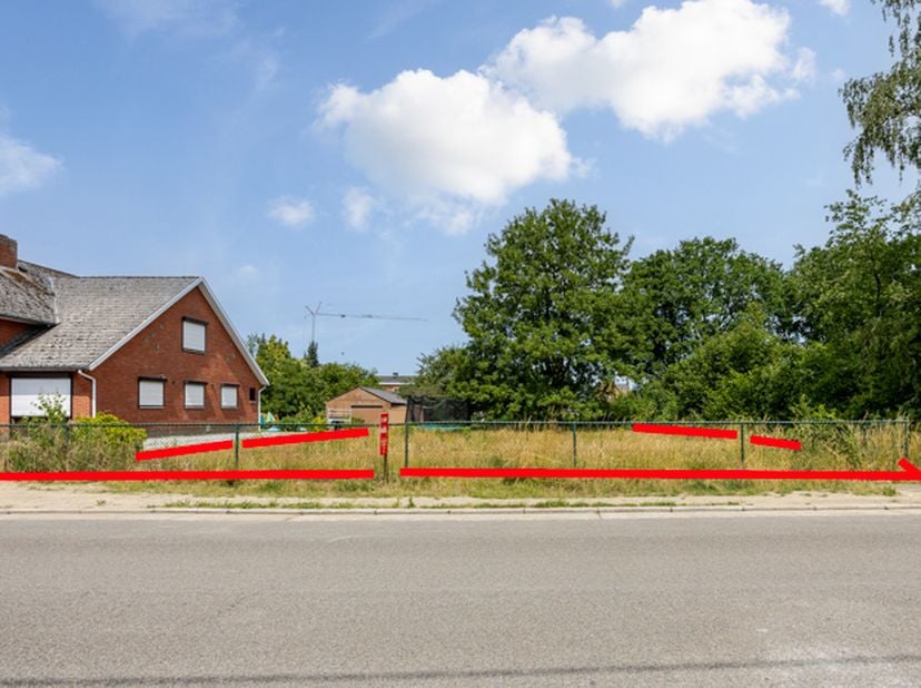 PERCEEL GROND<br />
<br />
Perceel grond in woongebied gelegen te Pelt, aan de Haasbosstraat met een oppervlakte van 7 are 3 centiare (7a 3ca). Kadast