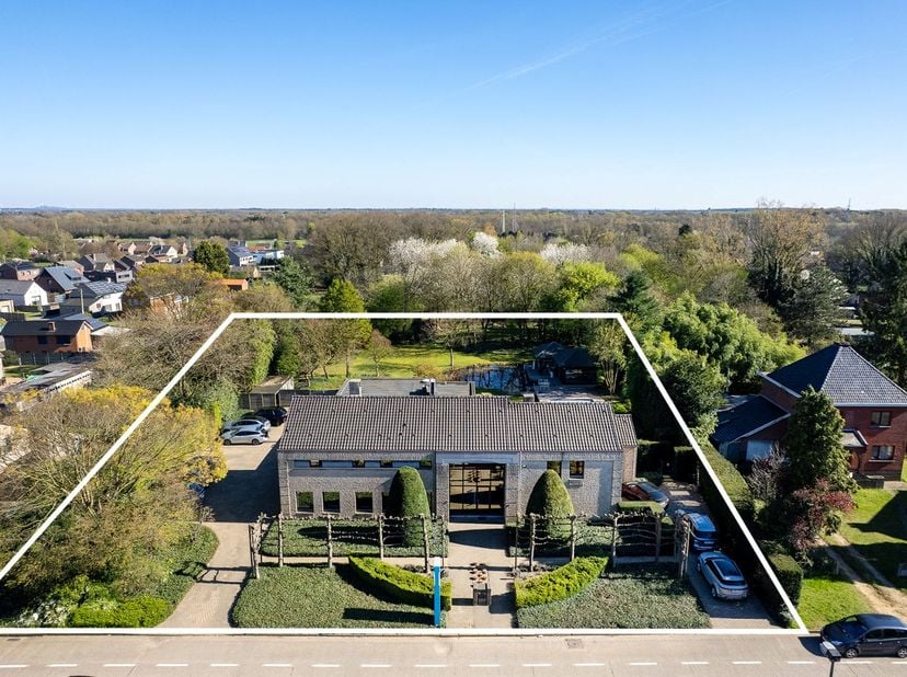 Bien professionnel à vendre
                    à 3550 Heusden