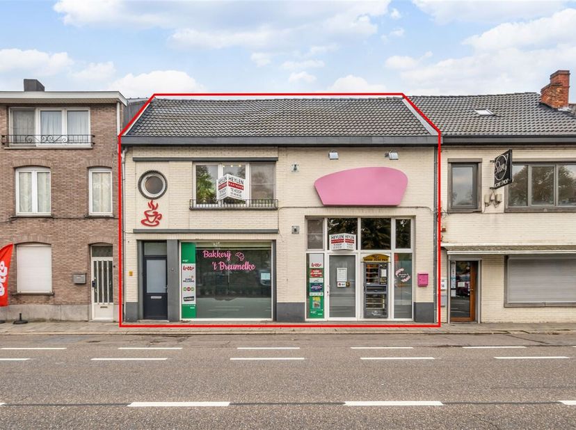 Op zoek naar een interessant opbrengsteigendom met betrouwbare huurders? Dan is dit pand dé investering die u niet mag missen!<br />
Troeven van het p
