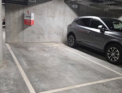                                         Garage en sous-sol à louer à Wuustwezel, € 65
