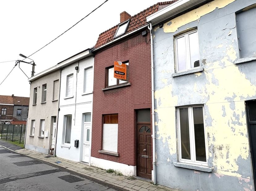 Leuk gelegen rijwoning met veel potentieel!<br />
<br />
Kom deze gezellige woning ontdekken op twee passen van het Astridpark en nabij het stadscen