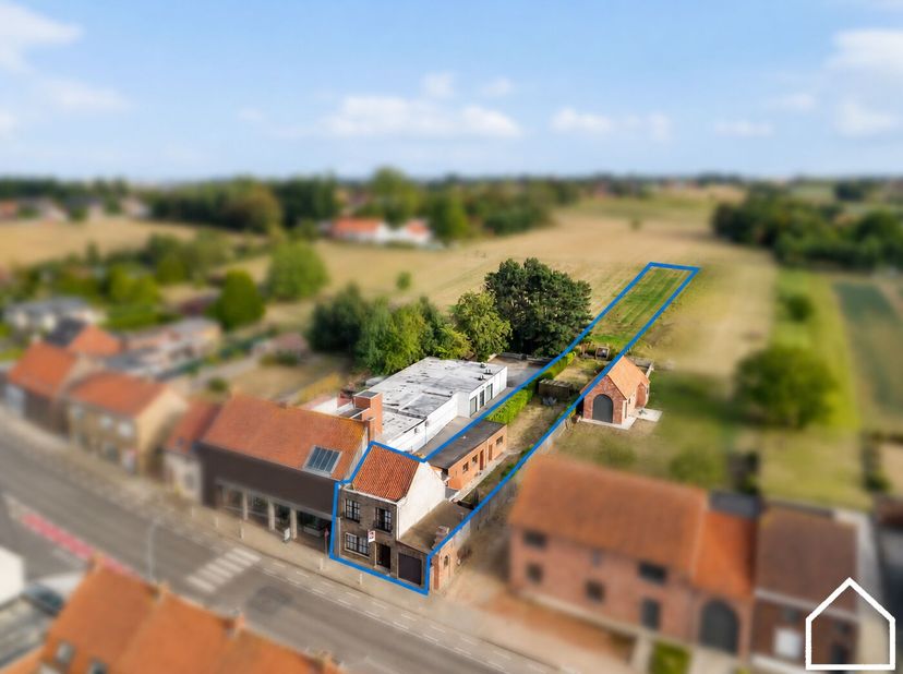 Charmante kloeke woning die deels gerenoveerd werd op een ruim perceel in Zonnebeke<br />
<br />
ONTDEK DE VASTGOEDVIDEO; https://youtube.com/embed/Cr