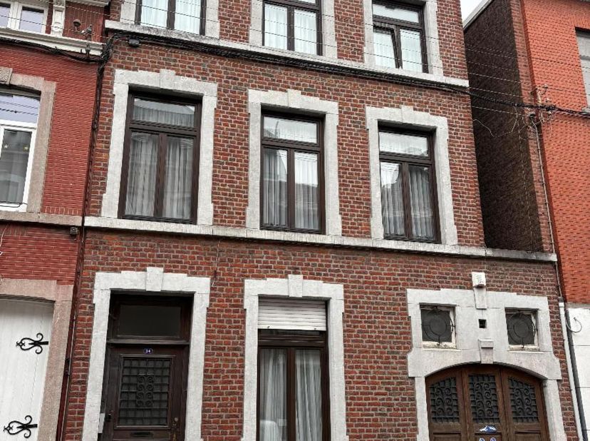 MAISON DE 219 M² AVEC GRAND JARDIN<br />
<br />
Idéalement située au cœur de Chênée, cette maison de 219 m² habitables offre de beaux volumes et un én