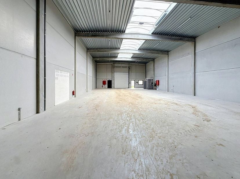 Ce nouveau parc de PME à louer est situé à Evergem, Durmakker 55. Les surfaces disponibles commencent à 406 m² et peuvent être combinées pour atteindr