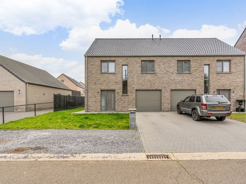 Centraal gelegen nieuwbouwwoning met 3 slaapkamers, inpandige garage &amp; tuin<br />
<br />
Ligging:<br />
<br />
Gelegen op een toplocatie, op wande