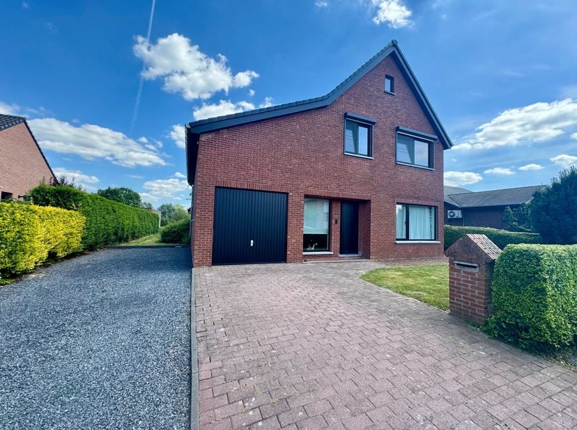Te huur – Prachtige gerenoveerde vrijstaande woning met ruime tuin in een rustige omgeving (Sint-Lambrechts-Herk).<br />
<br />
Op zoek naar een insta