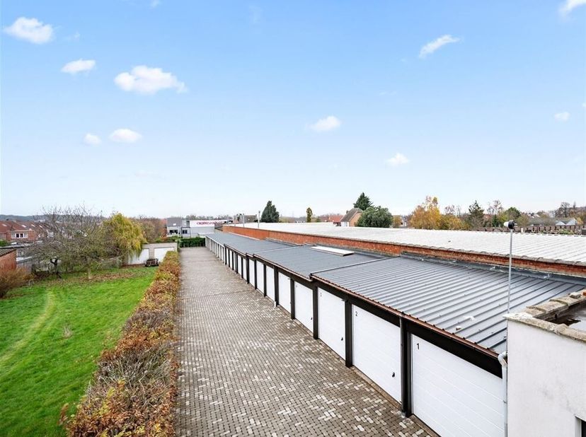 In Machelen bieden wij deze interessante opbrengsteigendom aan, bestaande uit 5 verhuurde garageboxen (beschikbaar zowel individueel als in lot). Een
