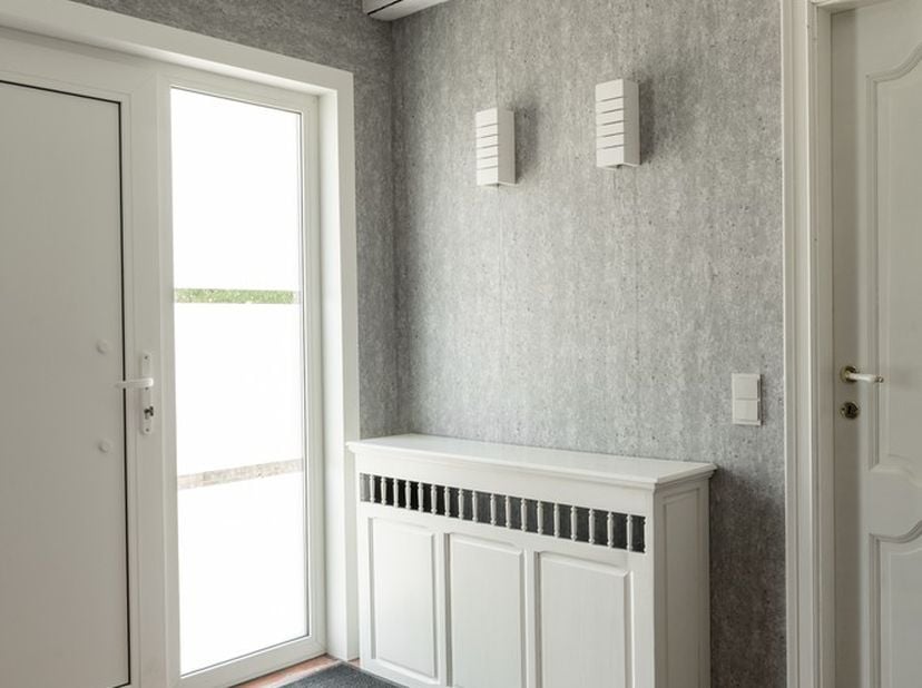 Deze gelijkvloerse gezinswoning met erg praktische indeling op uiterst aangename ligging! De woning beschikt over 4 slaapkamers doordat de garage omge